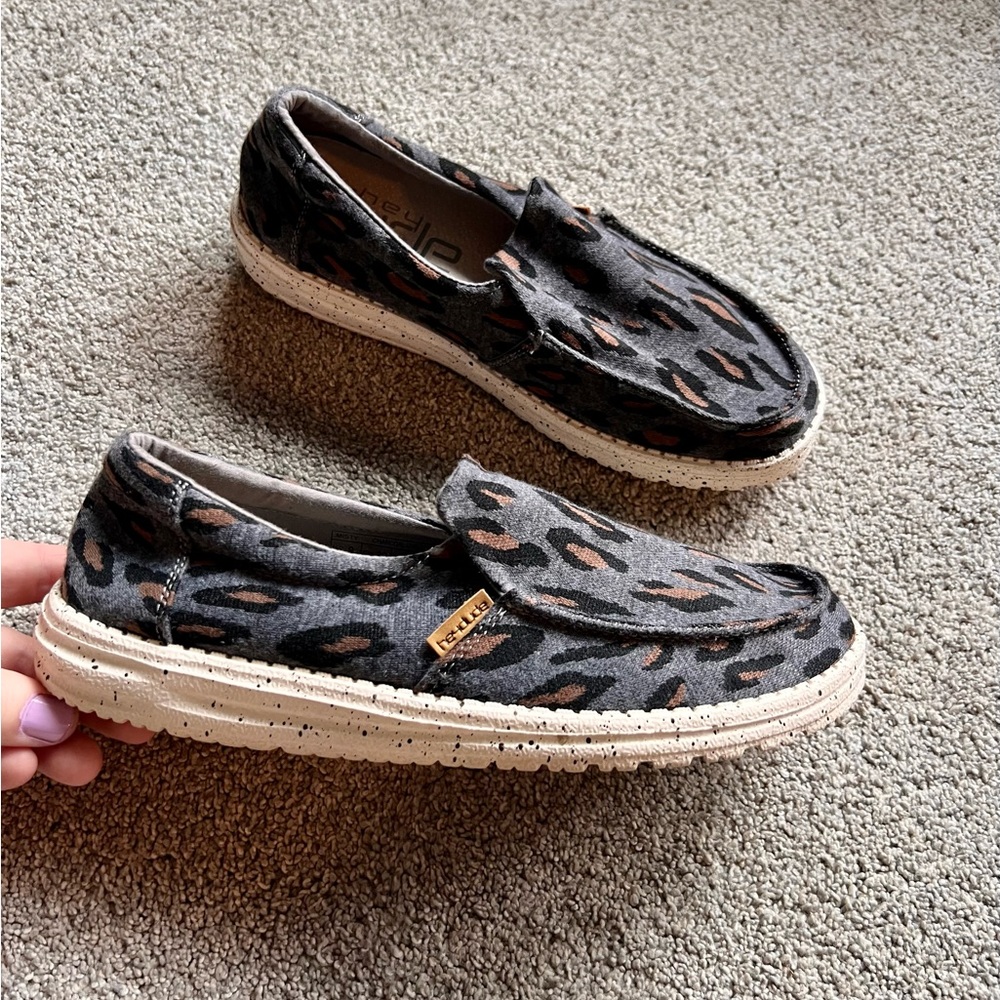 Hey Dude Misty Charcoal Cheetah Women's Size 8 Slip On Walking Shoes Sneakers